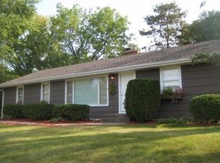 5141 Saint Marys Pl, Minnetonka, MN 55345