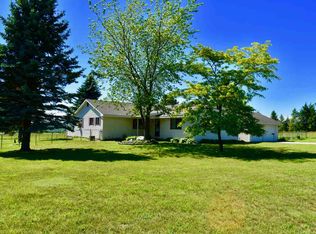 8686 Lakeview Rd, Alanson, MI 49706