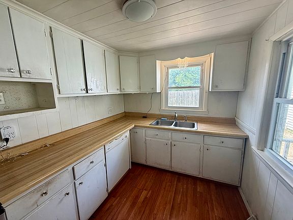 5th image of 615 5th St