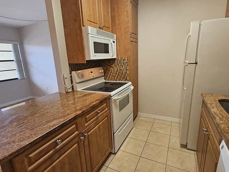 Kitchen to living room