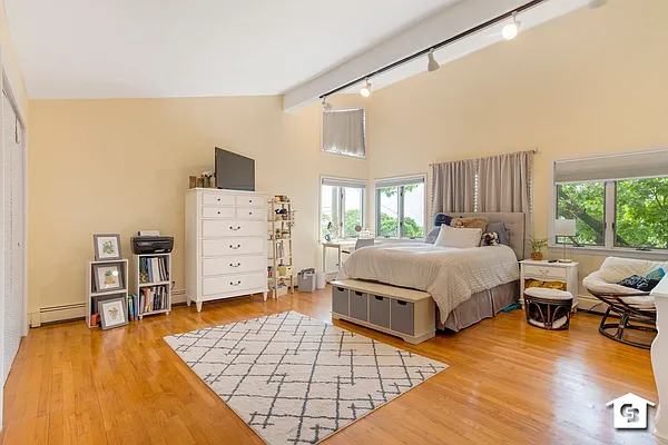 Sold by Coldwell Banker Reliable Real Estate | media 7