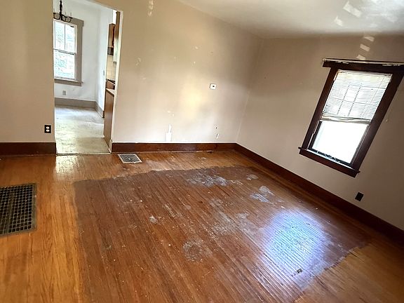 3rd image of 1272 W King St