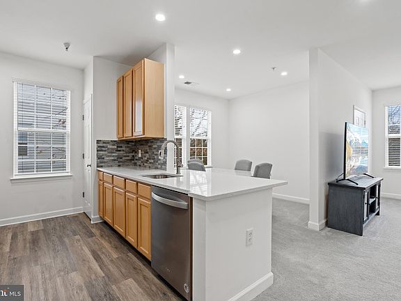 3rd image of 42481 Rockrose Sq Unit 201