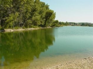 1275 Victoria Ln, Oconomowoc, WI 53066