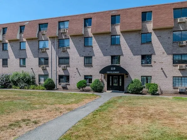 119 Grove St APT 234, Rockland, MA 02370