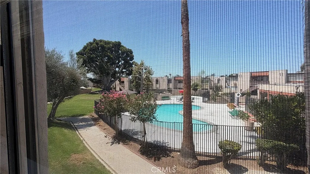 2 bed, 929 sqft, $2,390 — Photo 3