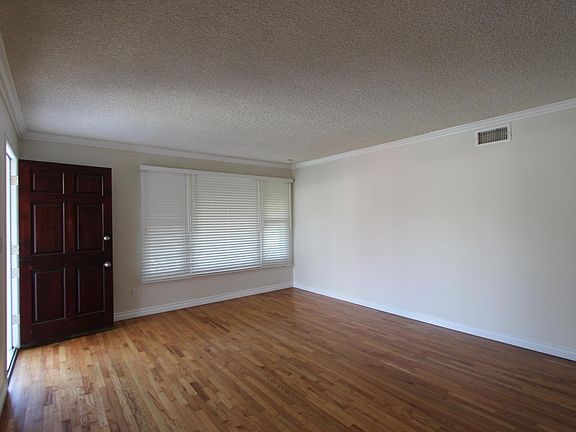 3rd image of 1834 Deserta Dr