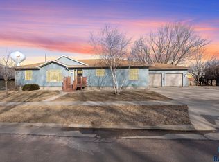 406 N Cherry St, Lennox, SD 57039