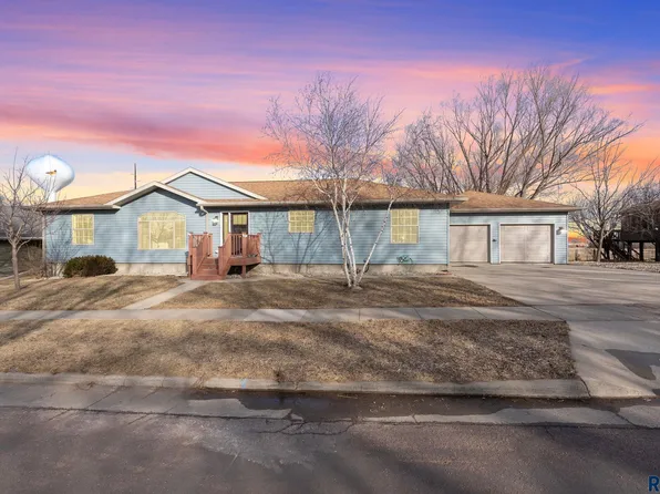 406 N Cherry St, Lennox, SD 57039