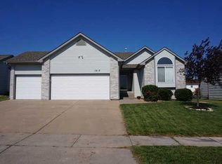 1917 S Stoneybrook St, Wichita, KS 67207