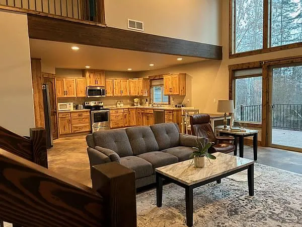532 E Evergreen Dr — Photo 1