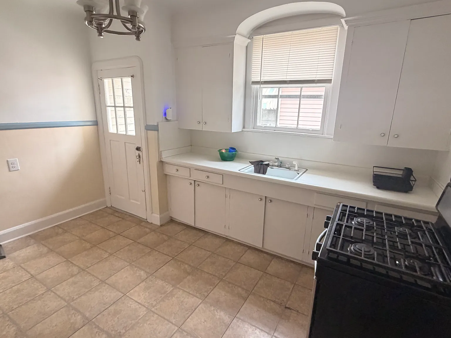 1 bed, 1000 sqft, $1,100 — Photo 4