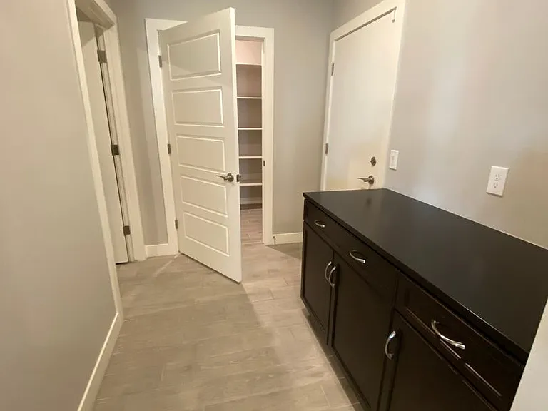 1560 W Avenida Del Valle — Photo 8