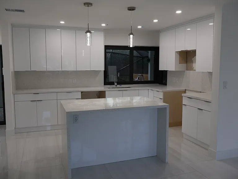 563 NW 13th Dr — Photo 15