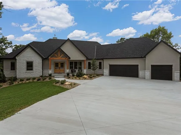 6419 Hillside St, Shawnee, KS 66218