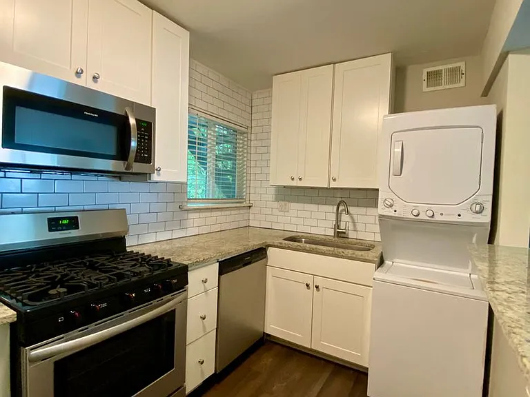 Oak Pointe Apartments — Photo 15