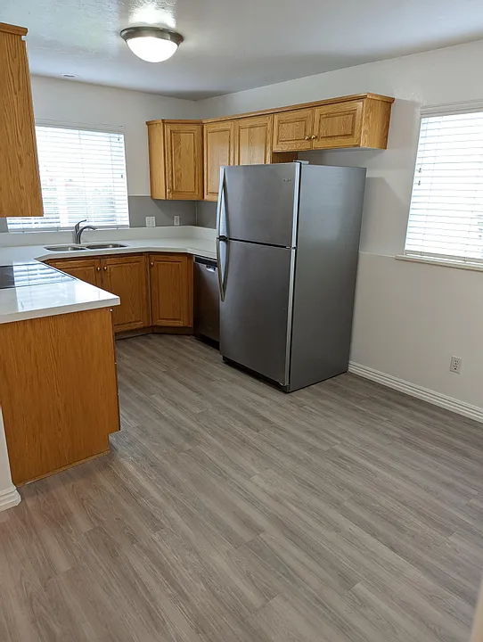 2 bed, 1100 sqft, $1,550 — Photo 4