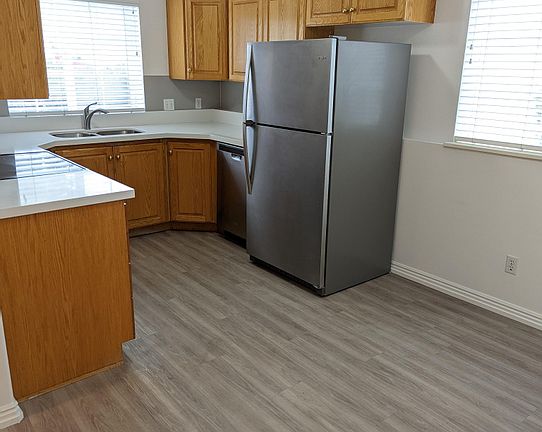 4th image of 352 E 1420 S #362