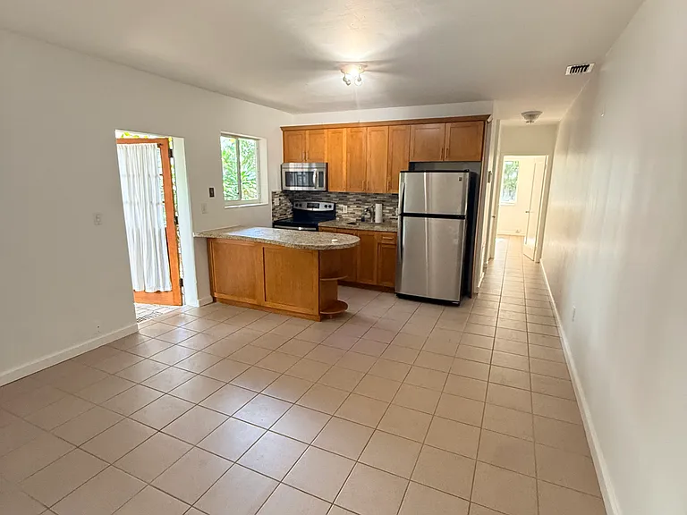 3031 Center St — Photo 2