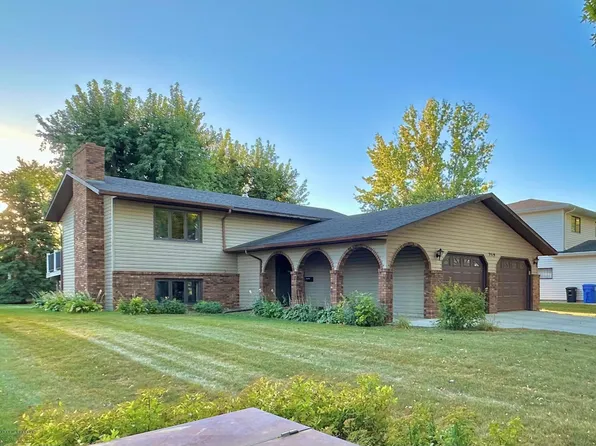 3519 1st St N, Fargo, ND 58102