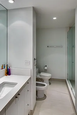 Sold by Macklowe Investment Properties | media 3