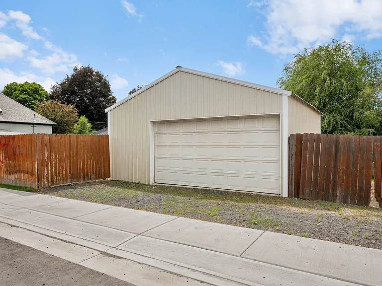 1627 E Desmet Ave — Photo 22