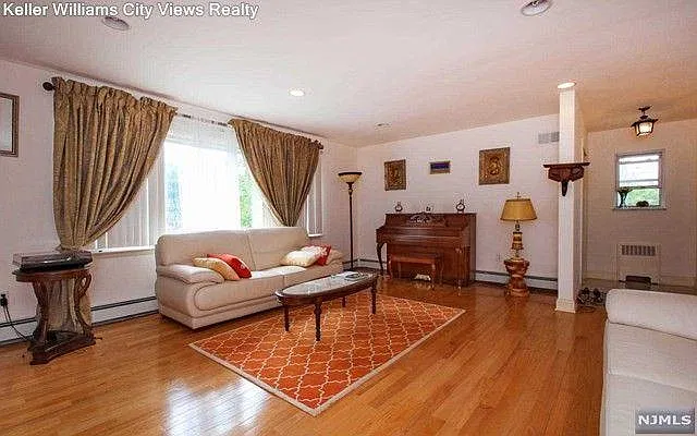 1 bed, 1500 sqft, $1,200 — Photo 3