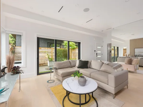 371 E 33rd Ave #5, Vancouver, BC V5V 2Z2