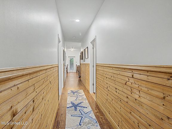 5th image of 223 Sycamore St