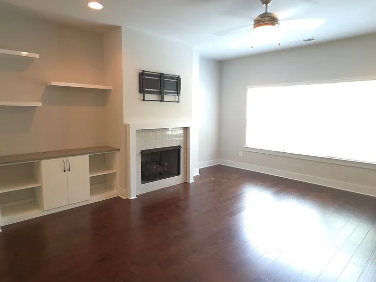 3801 Oxford Cir — Photo 1