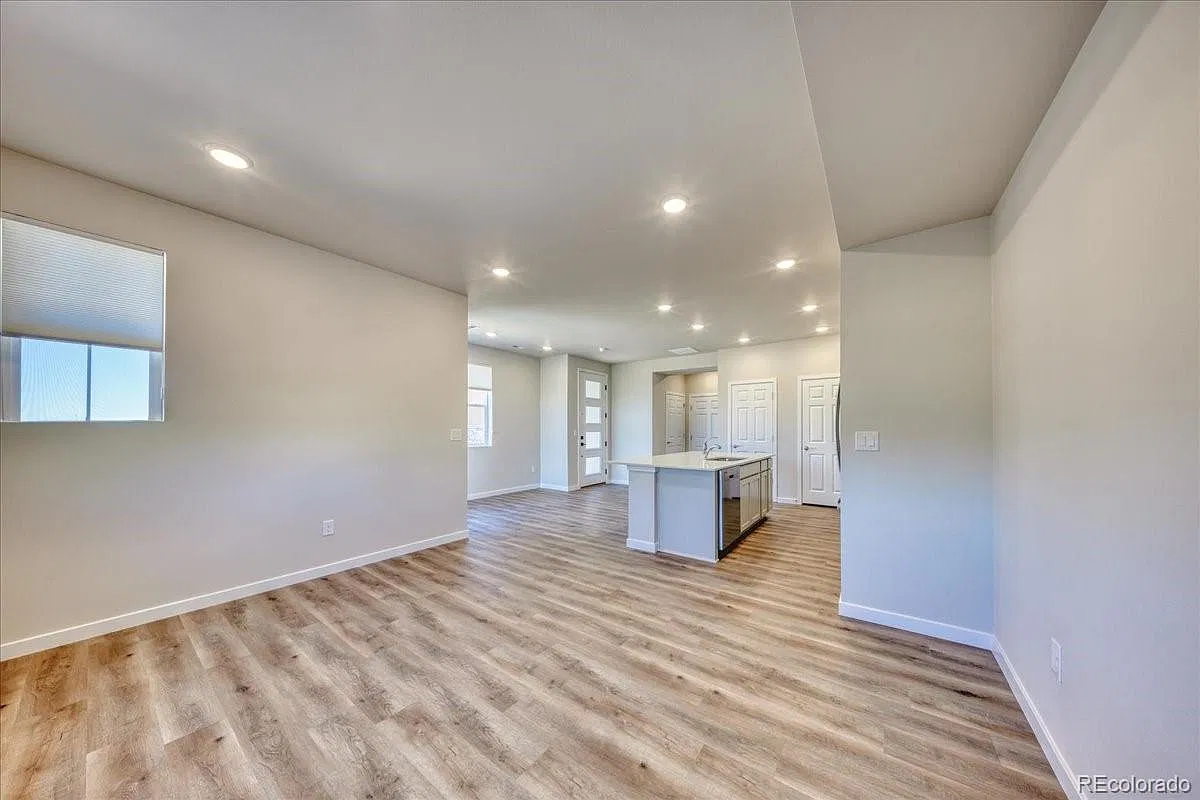 3 bed, 2.5 bath, 1654 sqft, $2,950 — Photo 4