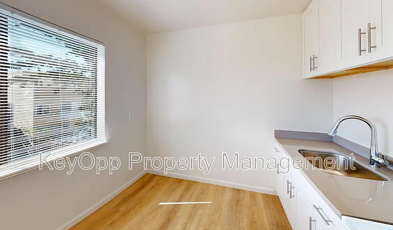 465 10th Ave #6 — Photo 10