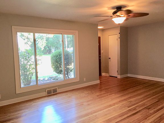 3rd image of 915 N 12th St