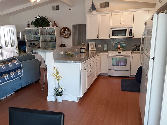 4th image of 12744 Island Cir