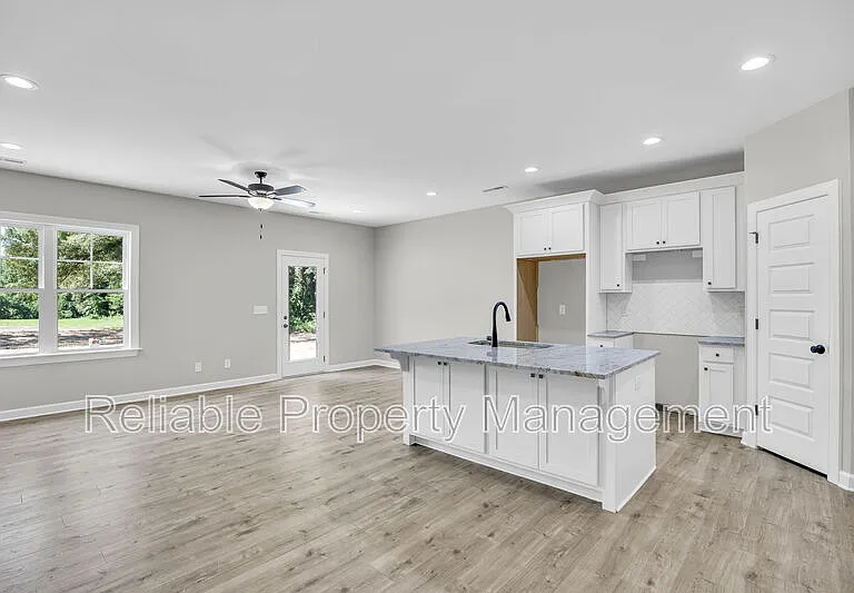 501 B H Parrish Rd — Photo 4