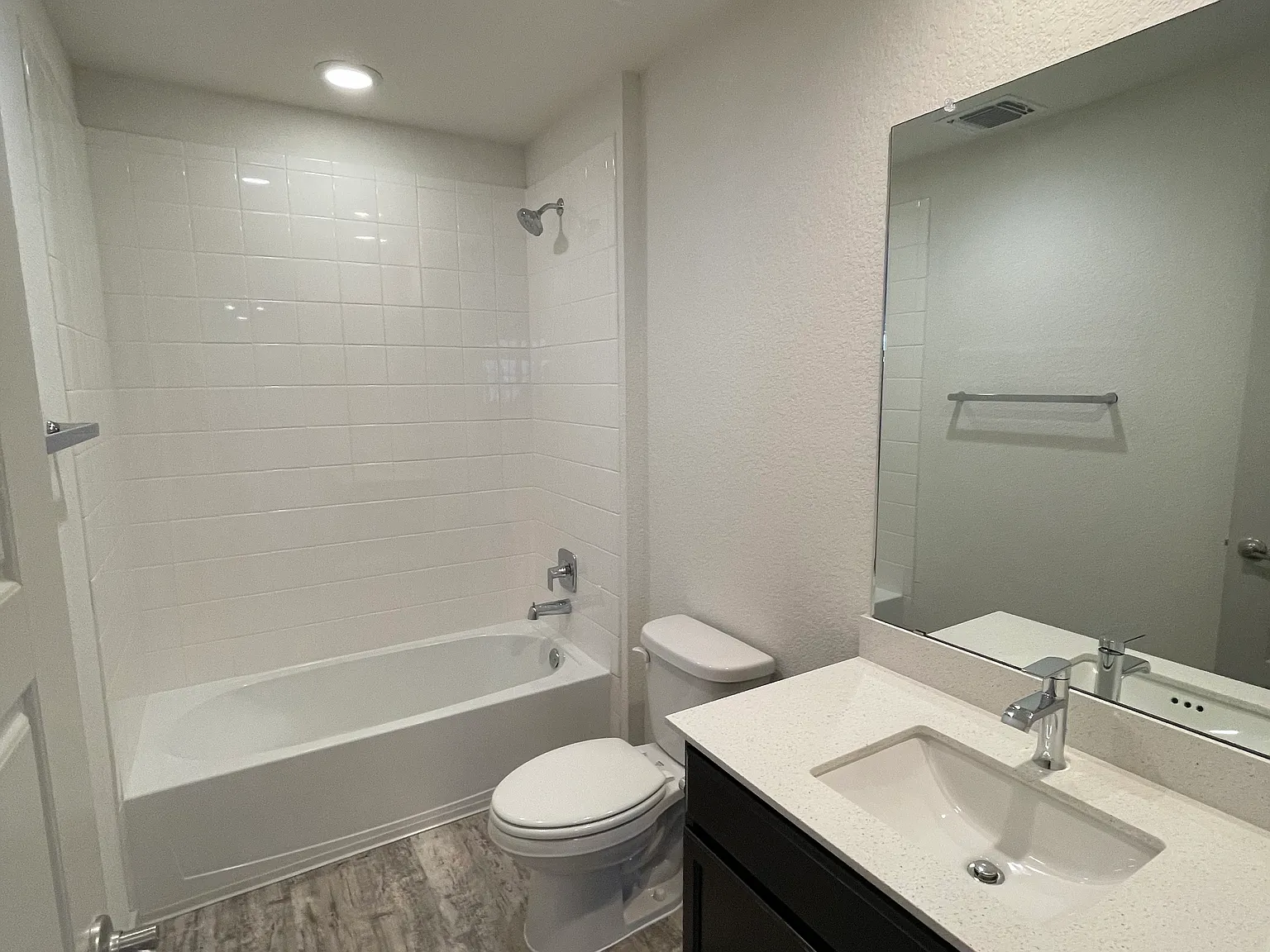 4 bed, 2320 sqft, $1,200 — Photo 3