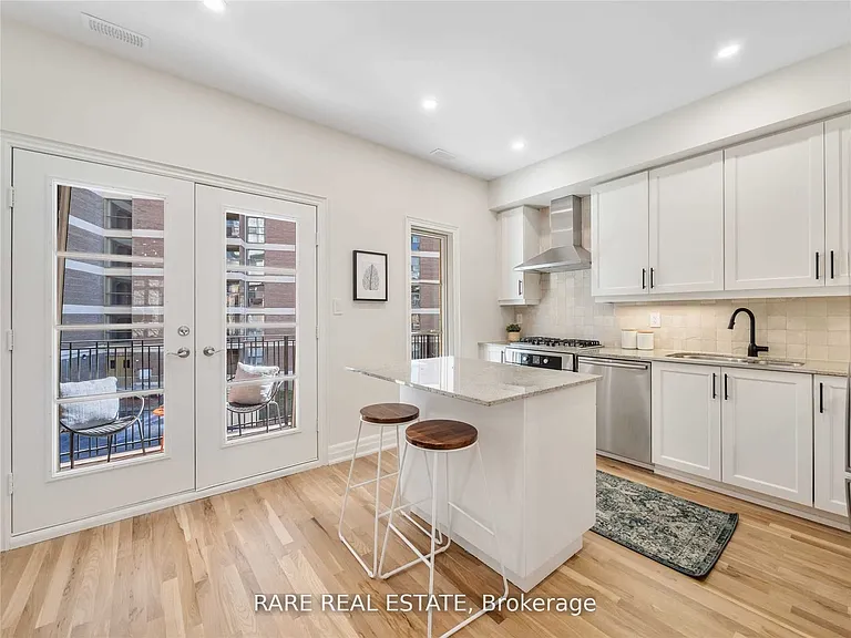 65 Pleasant Blvd — Photo 9