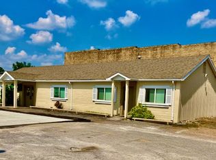 707 Oak St, Carmi, IL 62821