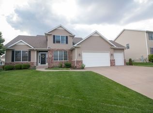 5792 Star View Dr, Bettendorf, IA 52722