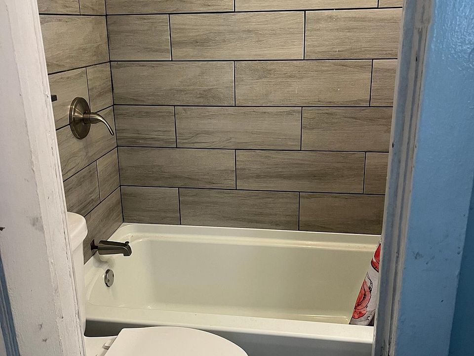 1st image of 10647 S Green Bay Ave #2