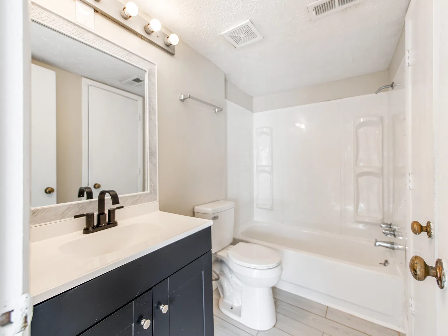 1 bed, 756 sqft, $1,100 — Photo 3