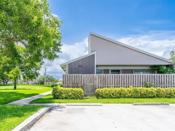 500 S Woodgate Cir #A, Fort Lauderdale, FL 33326