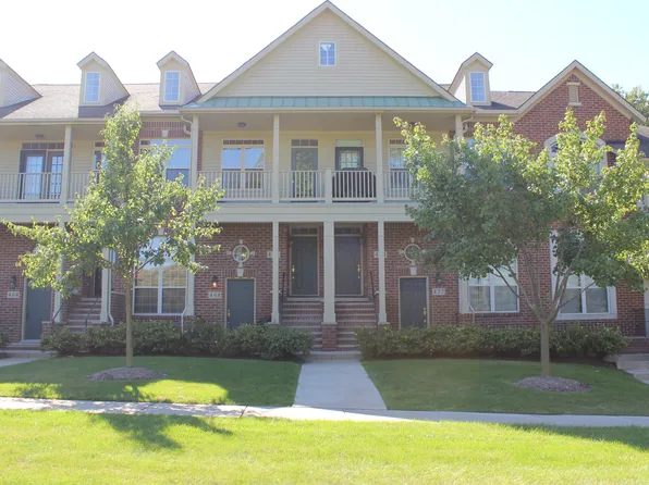 468 Old Pine Way #1, Walled Lake, MI 48390