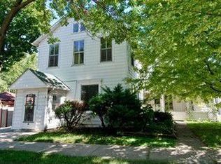 112 S 5th St, St Charles, IL 60174