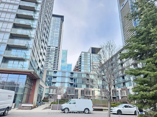 15 Fort York Blvd #705, Toronto, ON M5V 3Y4