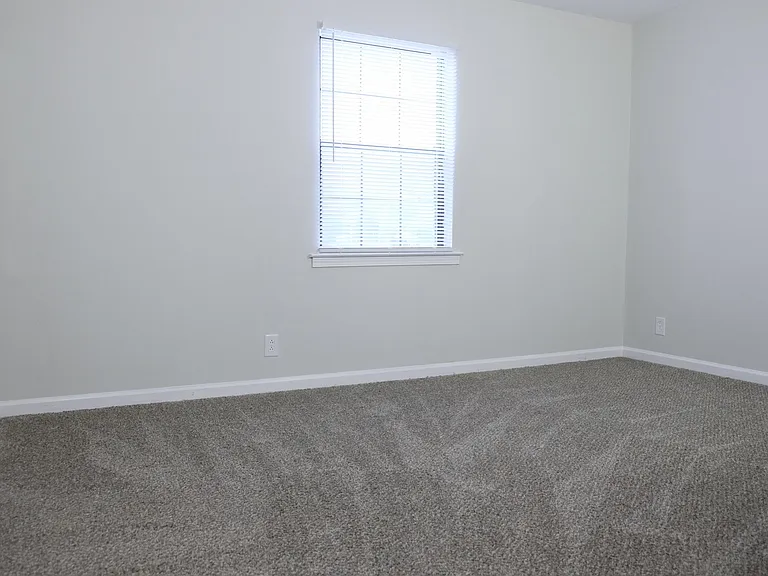 138 Academy Sq — Photo 9