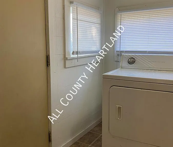 219 W Kenworthy St — Photo 27