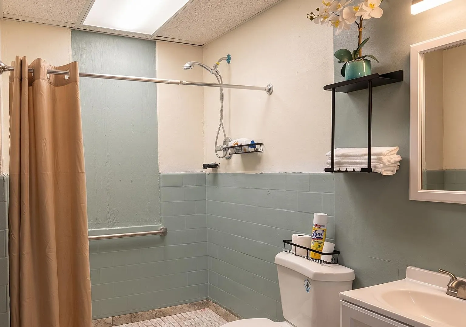 4 bed, 2.5 bath, 3000 sqft, $910 — Photo 3