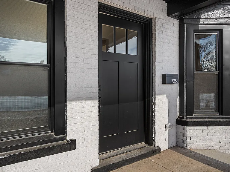 7243 Kercheval Ave #D — Photo 2