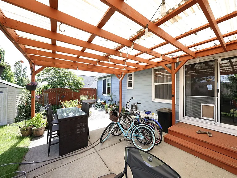 20 SW Cruise St — Photo 13